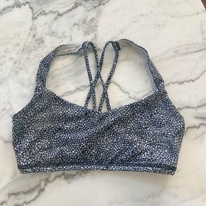 Lululemon sports bra size 4